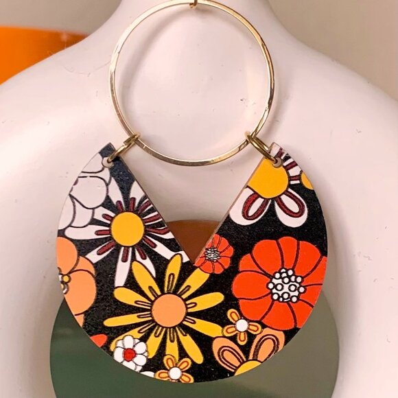 Wooden Mod Daisy Retro Gold Orange Brown Vintage Flower Floral Dangle Earrings - Picture 2 of 4